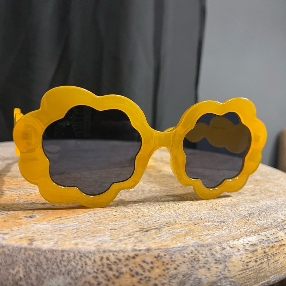 Yellow Flower-Shaped Sunglasses - Fun Summer Shades